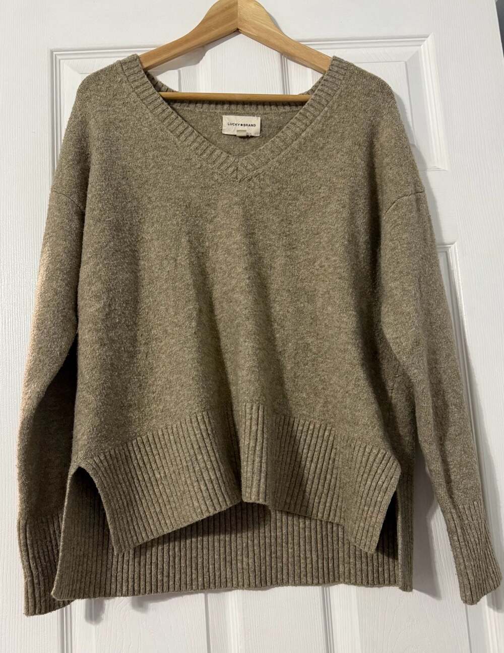 Lucky Brand Women's Medium Taupe Oversized V-Neck Ribbed High-Low Hem Sweater